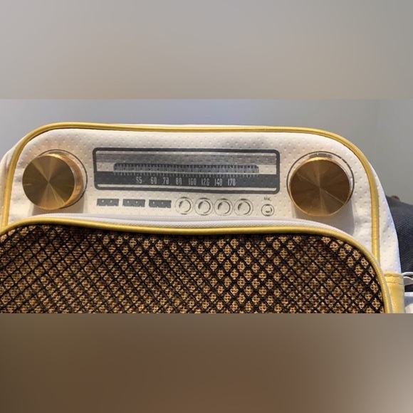 RADIO purse or crossbody satchel - Picture 3 of 6